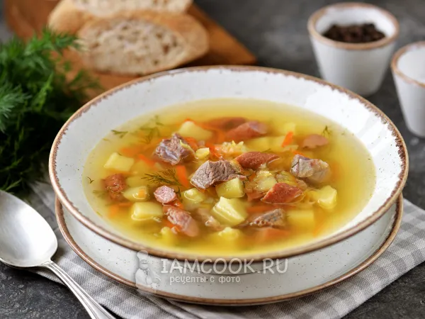 Фото готового блюда: Гороховый суп с говядиной и копченостями