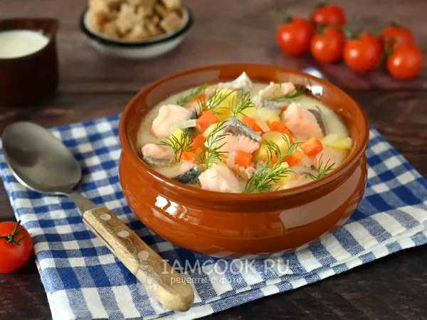 Фото готового блюда: Суп с семгой и плавленым сыром
