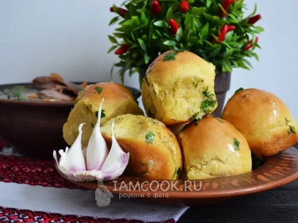 Фото блюда: Пампушки с чесноком к борщу