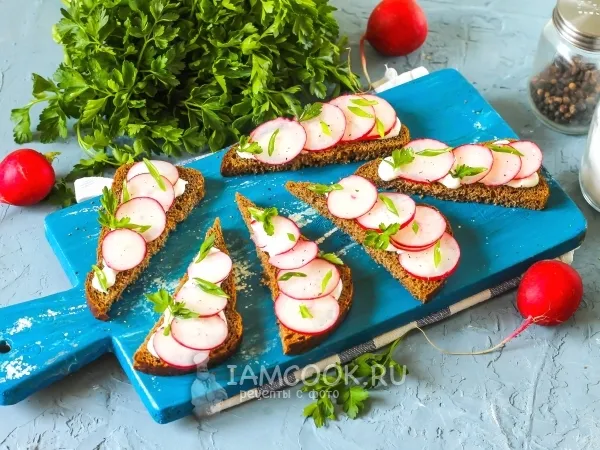 Фото готового блюда: Бутерброды с редисом