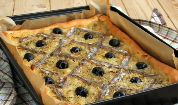 Фото блюда: Луковый пирог писсаладьер / Pissaladiere