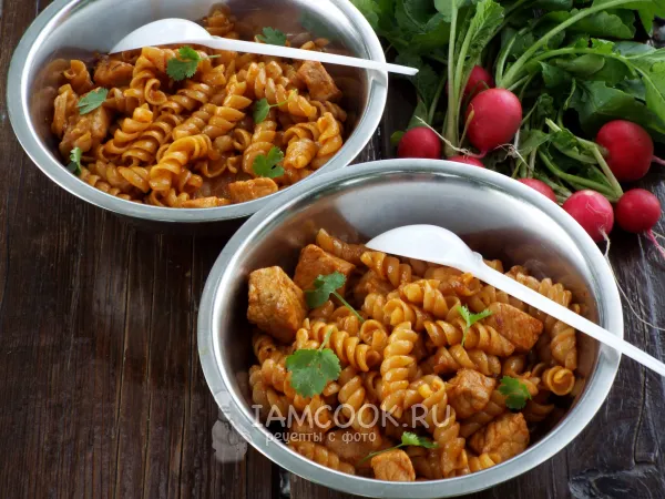 Фото блюда: Макароны с мясом в казане на костре