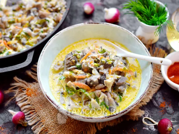 Фото готового блюда: Вешенки с овощами и зеленью в сметане