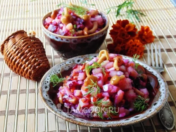 Фото готового блюда: Винегрет с маринованными опятами