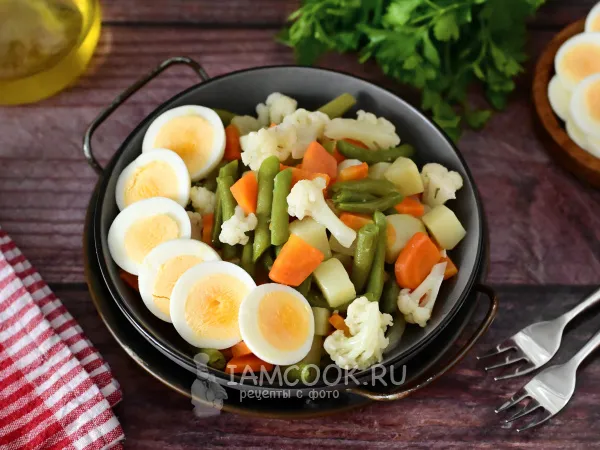 Фото блюда: Салат с вареными овощами и яйцами