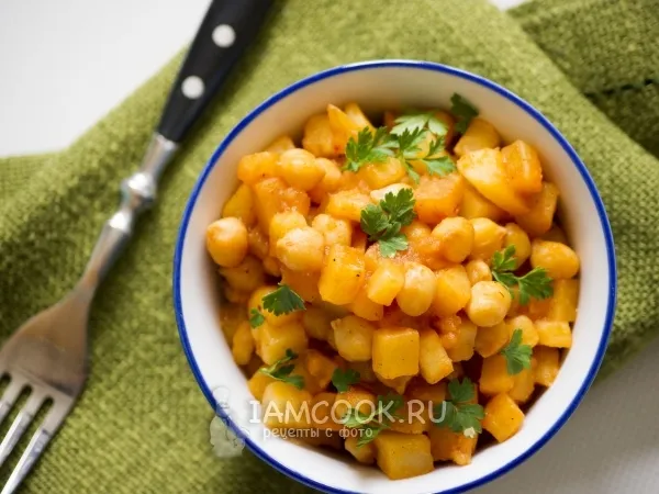 Фото готового блюда: Тушеный картофель с нутом