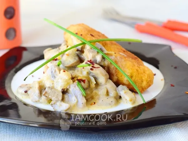 Фото готового блюда: Котлеты картофельные с грибной подливкой