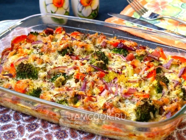 Фото блюда: Запеканка из брокколи с морковью и грудинкой