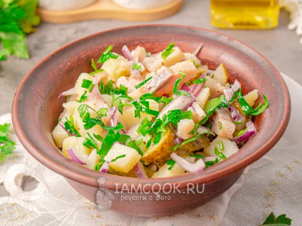 Фото готового блюда: Салат «Деревенский» с селедкой