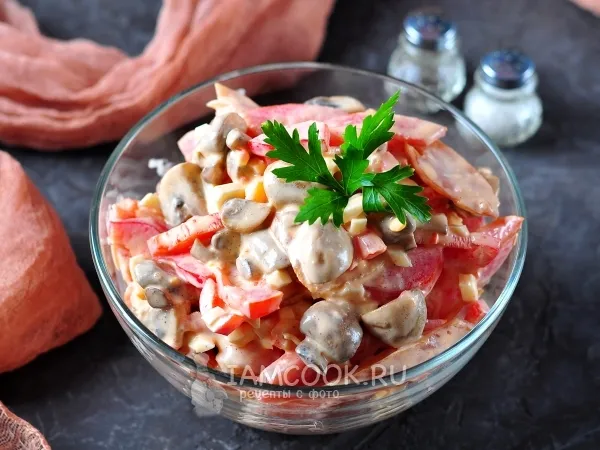 Фото блюда: Салат с копченой куриной грудкой и шампиньонами