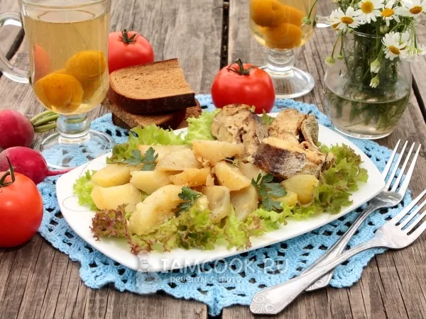 Фото блюда: Минтай в духовке с картошкой