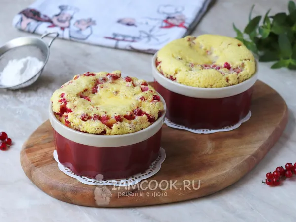 Фото готового блюда: Клафути со смородиной