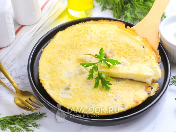 Фото готового блюда: Омлет с морепродуктами на сковороде