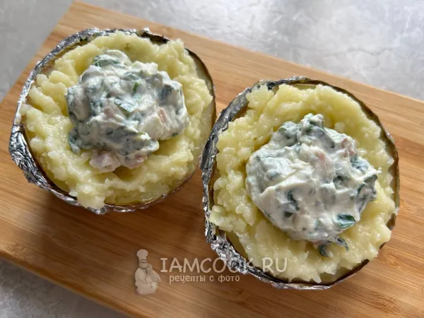 Фото готового блюда: Крошка-картошка с красной рыбой, шпинатом и рикоттой