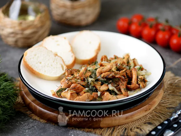 Фото блюда: Жареные лисички с чесноком