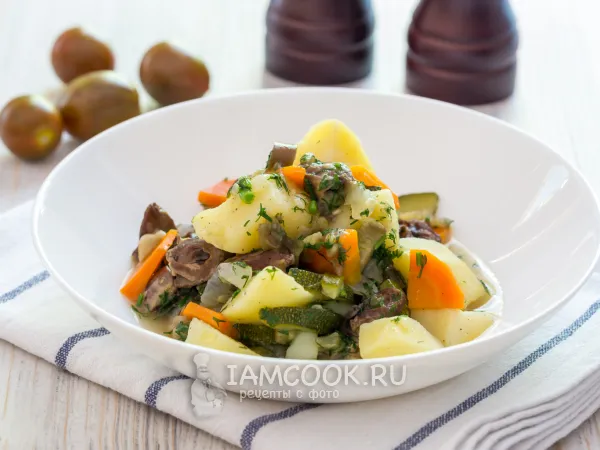 Фото готового блюда: Тушеные куриные сердечки с картофелем и овощами