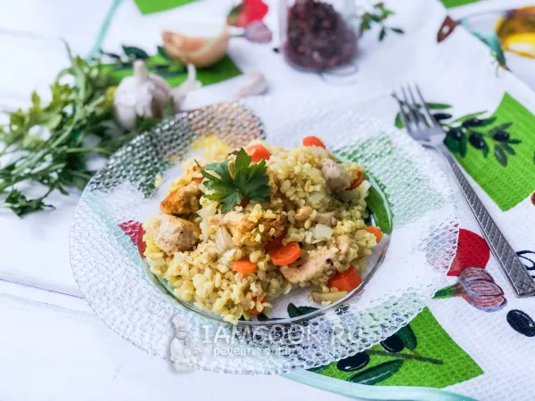 Фото готового блюда: Булгур с индейкой в духовке в рукаве