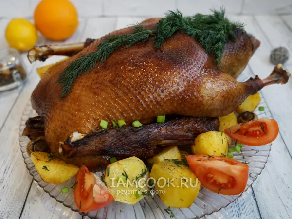 Фото готового блюда: Гусь в фольге в духовке