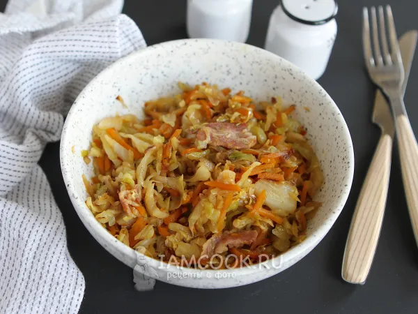 Фото блюда: Тушеная капуста с салом