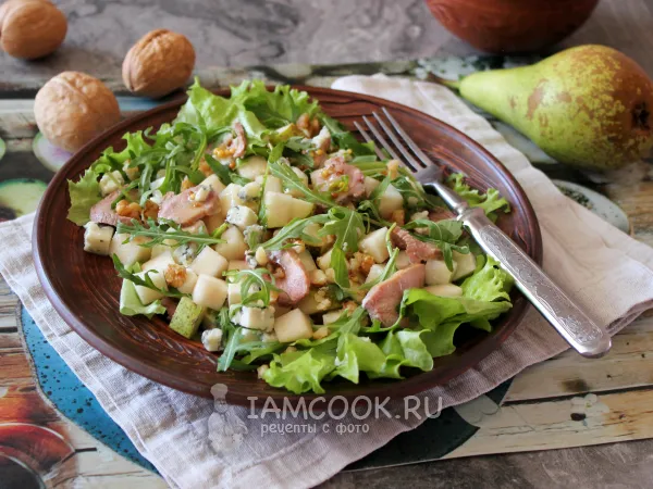 Фото готового блюда: Салат с утиной грудкой и грушей