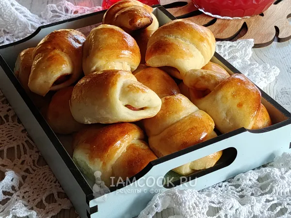 Фото готового блюда: Рогалики с сосиской