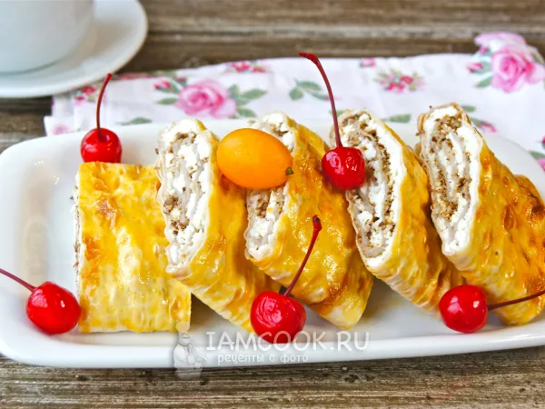 Фото готового блюда: Штрудель из лаваша с творогом