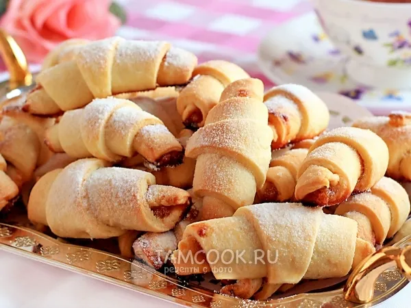 Фото готового блюда: Рогалики на сметане и маргарине с повидлом