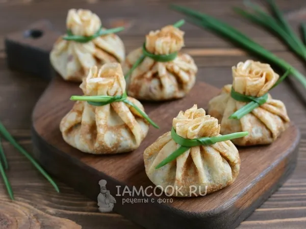 Фото блюда: Блинные мешочки с грибным жюльеном