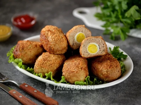 Фото готового блюда: Котлеты с перепелиным яйцом внутри