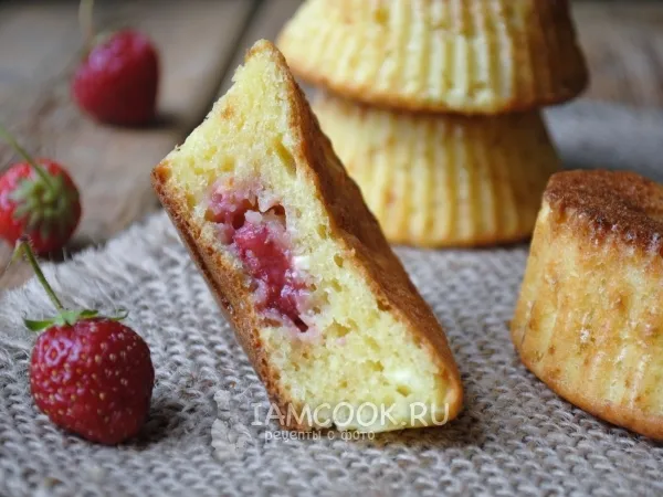 Фото блюда: Творожные кексы с клубникой