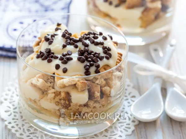 Фото готового блюда: Десерт из печенья с заварным кремом