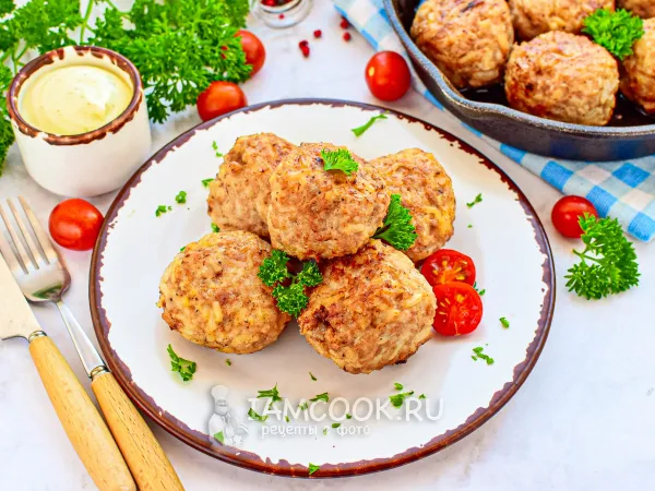 Фото готового блюда: Тефтели без подливки на сковороде