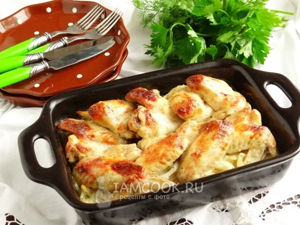 Фото блюда: Куриные крылышки на луковой подушке