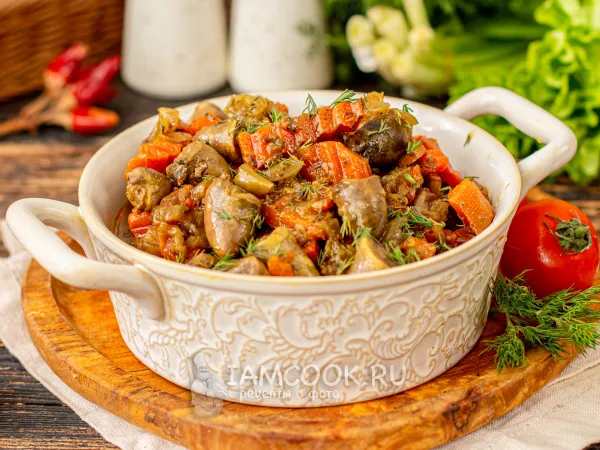 Фото блюда: Тушеные куриные сердечки с луком и морковью