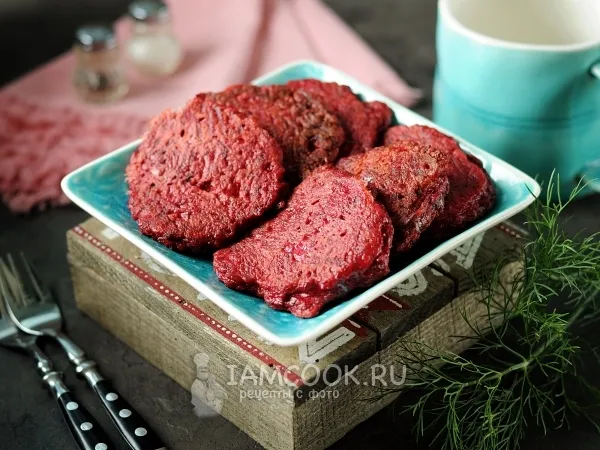 Фото готового блюда: Оладьи из свеклы