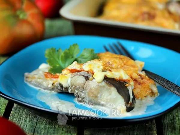 Фото блюда: Толстолобик, запечённый с помидорами и сыром