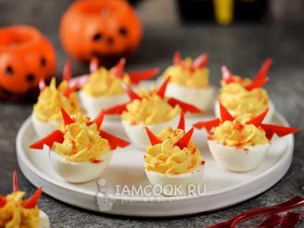 Фото блюда: Фаршированные яйца «Дьяволята» на Хэллоуин