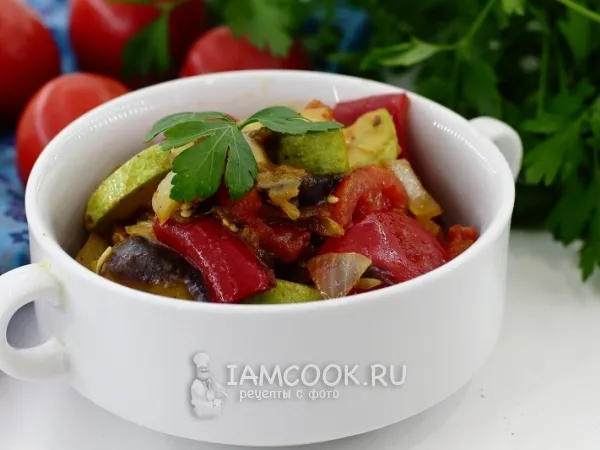 Фото блюда: Тушеные овощи с баклажанами и кабачками
