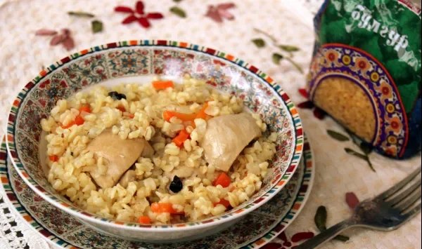 Фото блюда: Плов из булгура с курицей и овощами в мультиварке