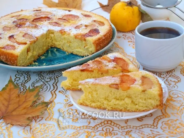 Фото готового блюда: Шарлотка с айвой