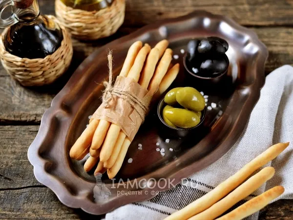 Фото готового блюда: Хлебные палочки (классические)