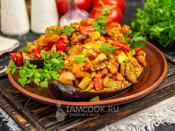Фото блюда: Лодочки из баклажанов с овощами в духовке