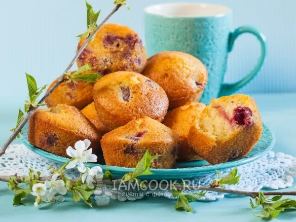 Фото готового блюда: Маффины с вишней