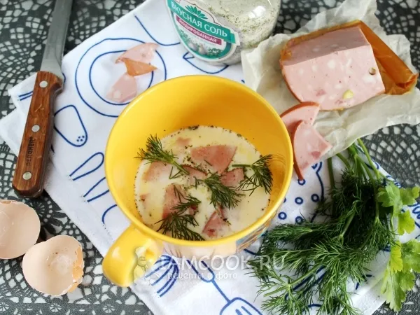 Фото готового блюда: Омлет с колбасой в пароварке