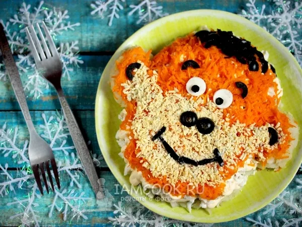 Фото блюда: Новогодний салат с сардиной «Огненная обезьяна»