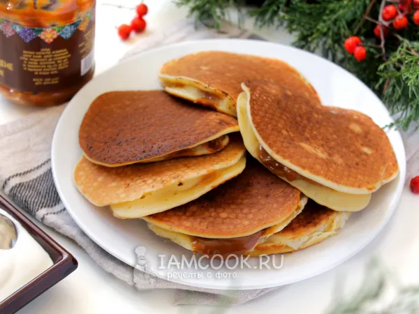 Фото готового блюда: Панкейки со сгущенкой внутри