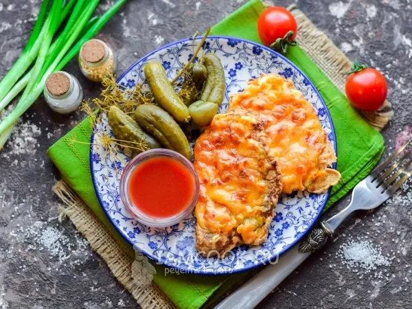 Фото готового блюда: Отбивные из свинины с болгарским перцем в духовке