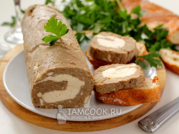 Фото готового блюда: Рулет из печени с морковью и луком