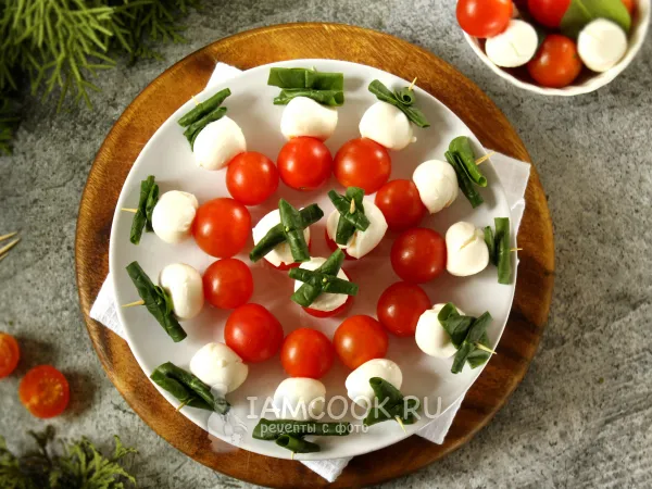 Фото готового блюда: Канапе капрезе