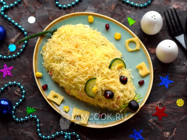 Фото готового блюда: Салат «Мышка» с крабовыми палочками